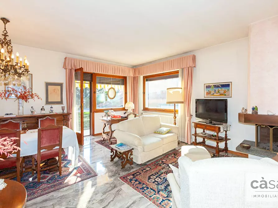 Immagine 15 di Villa in vendita  in VIA VALLE LUNA a Varese