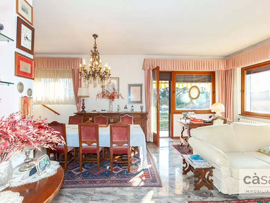 Immagine 16 di Villa in vendita  in VIA VALLE LUNA a Varese