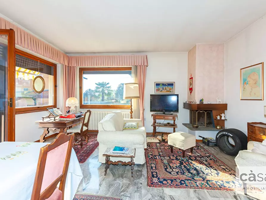 Immagine 17 di Villa in vendita  in VIA VALLE LUNA a Varese