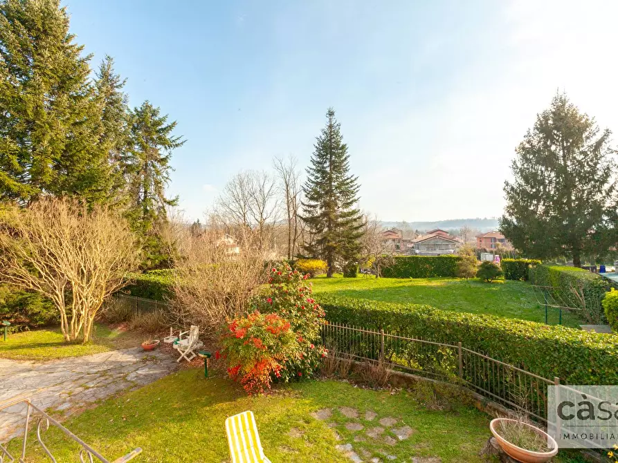 Immagine 22 di Villa in vendita  in VIA VALLE LUNA a Varese