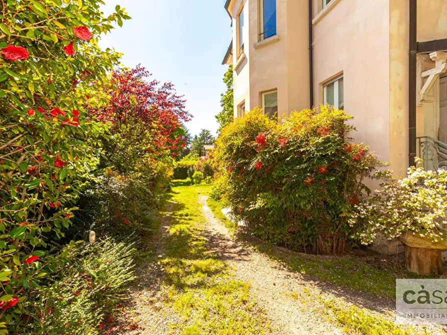Immagine 3 di Villa in vendita  in Via Catullo a Varese