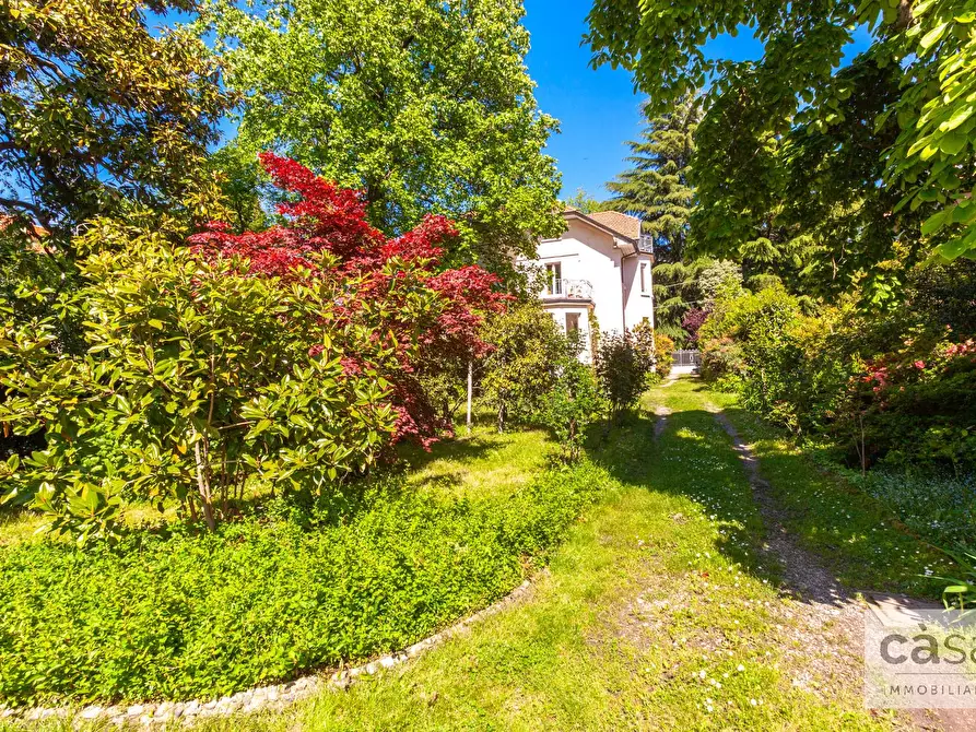 Immagine 2 di Villa in vendita  in Via Catullo a Varese