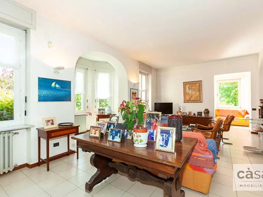 Immagine 9 di Villa in vendita  in Via Catullo a Varese