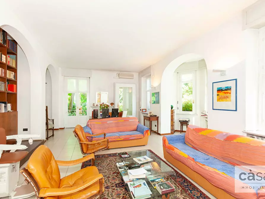 Immagine 7 di Villa in vendita  in Via Catullo a Varese