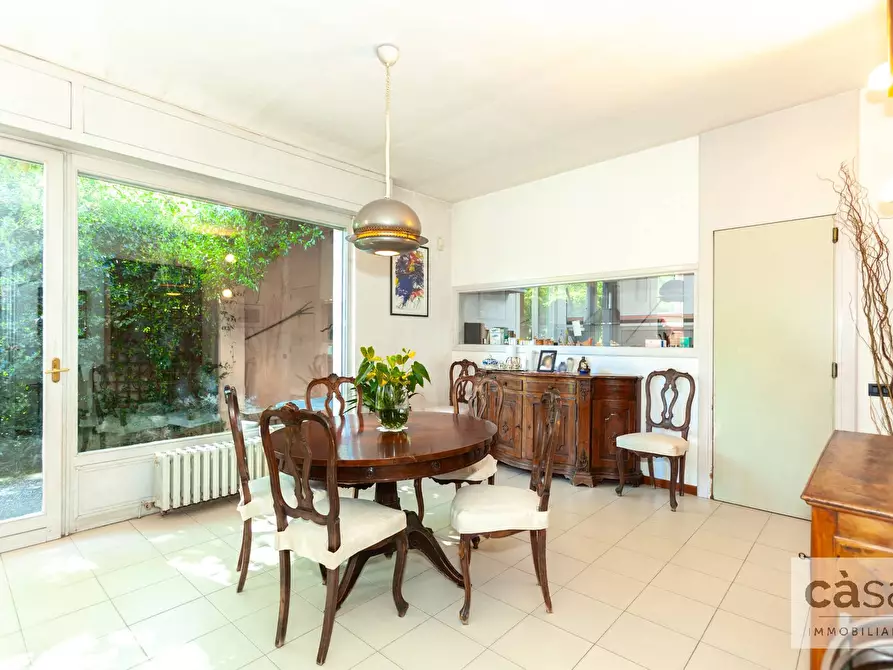 Immagine 12 di Villa in vendita  in Via Catullo a Varese