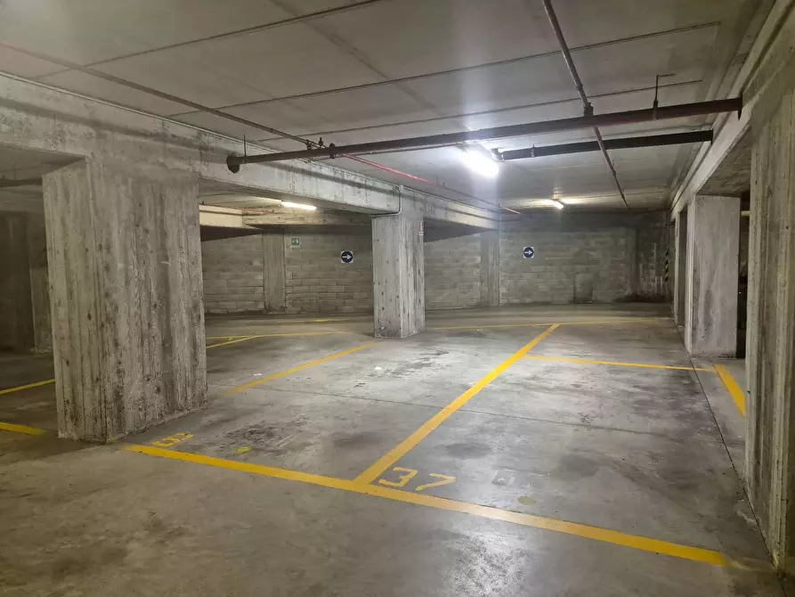 Immagine 6 di Box auto in vendita  in Via San Michele a Varese