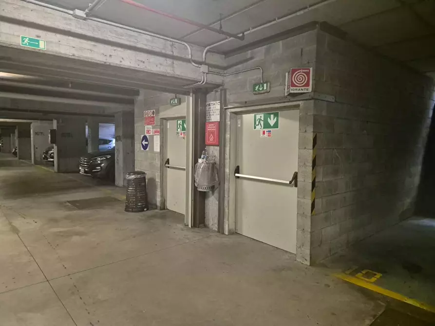 Immagine 11 di Box auto in vendita  in Via San Michele a Varese