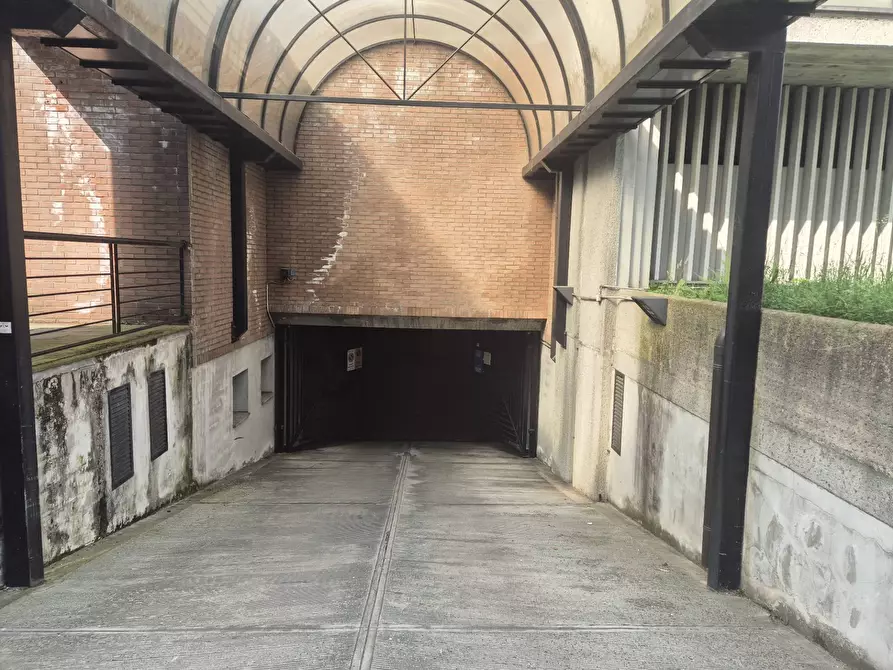 Immagine 1 di Box auto in vendita  in Via San Michele a Varese