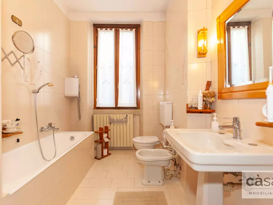 Immagine 21 di Villa in vendita  in Via Buozzi a Malnate