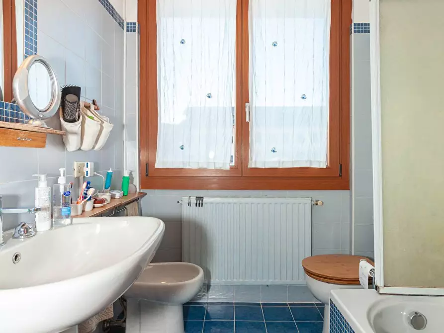 Immagine 29 di Appartamento in vendita  in Via Staurenghi a Varese