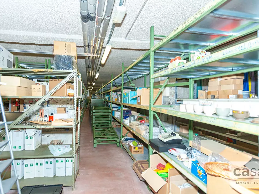 Immagine 25 di Locale commerciale in affitto  in viale borri a Varese