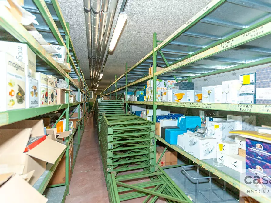 Immagine 26 di Locale commerciale in affitto  in viale borri a Varese