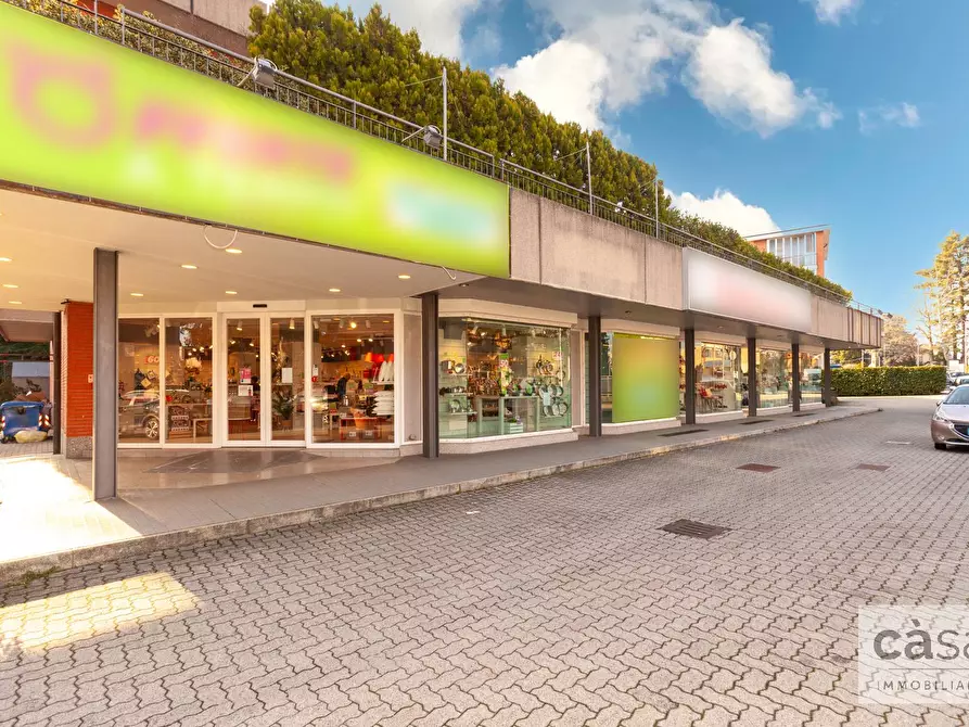Immagine 3 di Locale commerciale in vendita  in Viale Luigi Borri a Varese