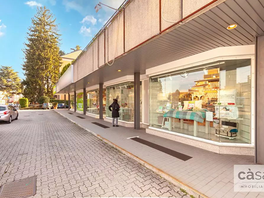 Immagine 4 di Locale commerciale in vendita  in Viale Luigi Borri a Varese