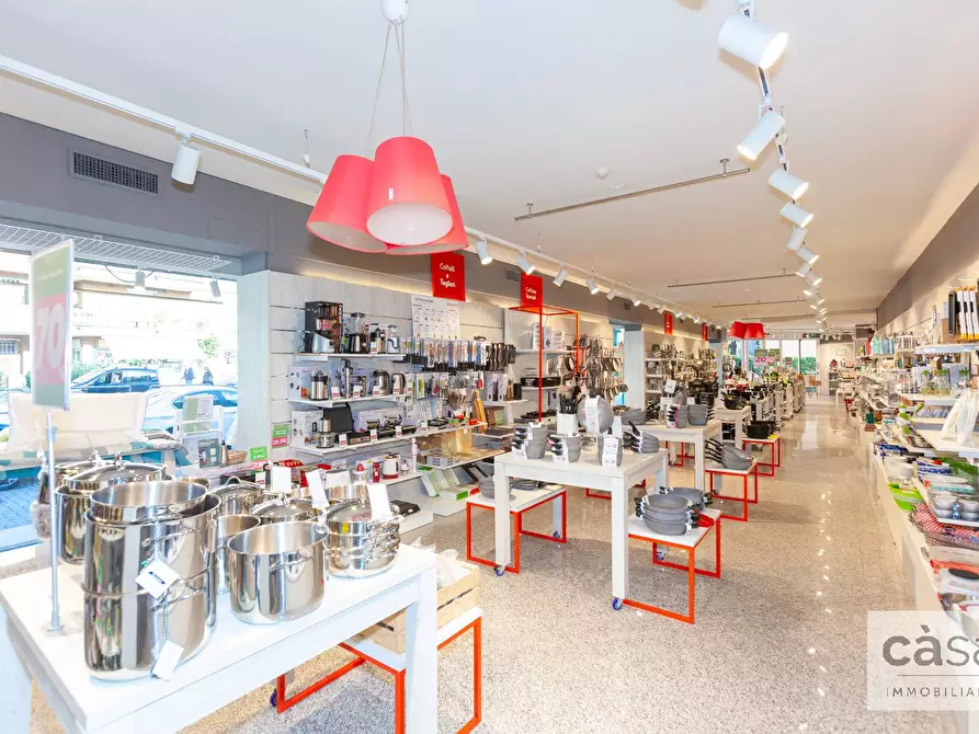 Immagine 14 di Locale commerciale in vendita  in Viale Luigi Borri a Varese