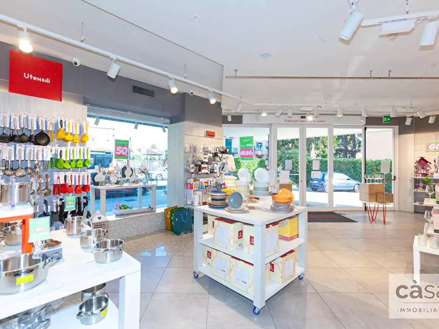 Immagine 15 di Locale commerciale in vendita  in Viale Luigi Borri a Varese