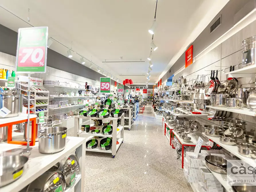 Immagine 12 di Locale commerciale in vendita  in Viale Luigi Borri a Varese