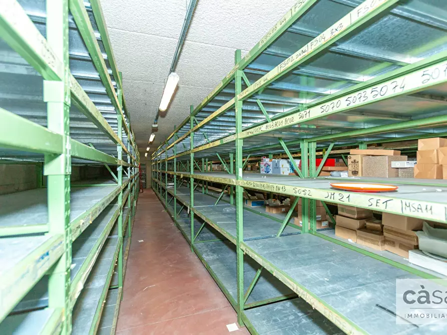 Immagine 27 di Locale commerciale in vendita  in Viale Luigi Borri a Varese