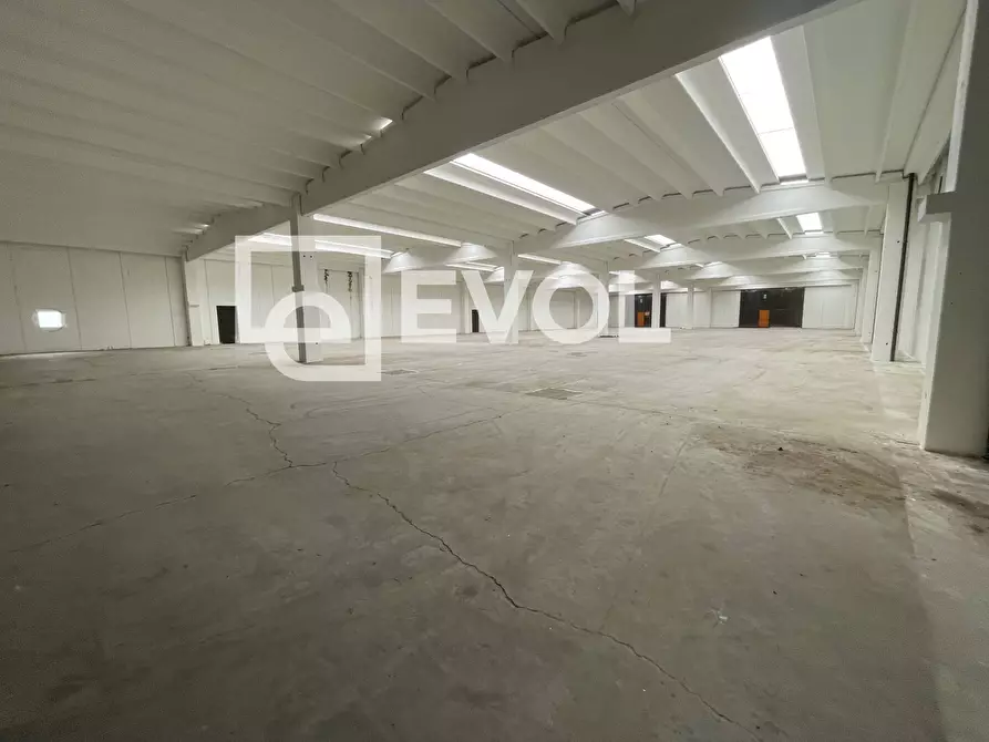 Immagine 3 di Capannone industriale in affitto  in via Valussi a Premariacco