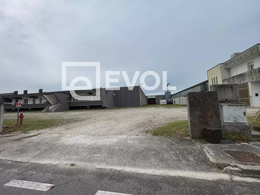 Immagine 10 di Capannone industriale in affitto  in via Valussi a Premariacco