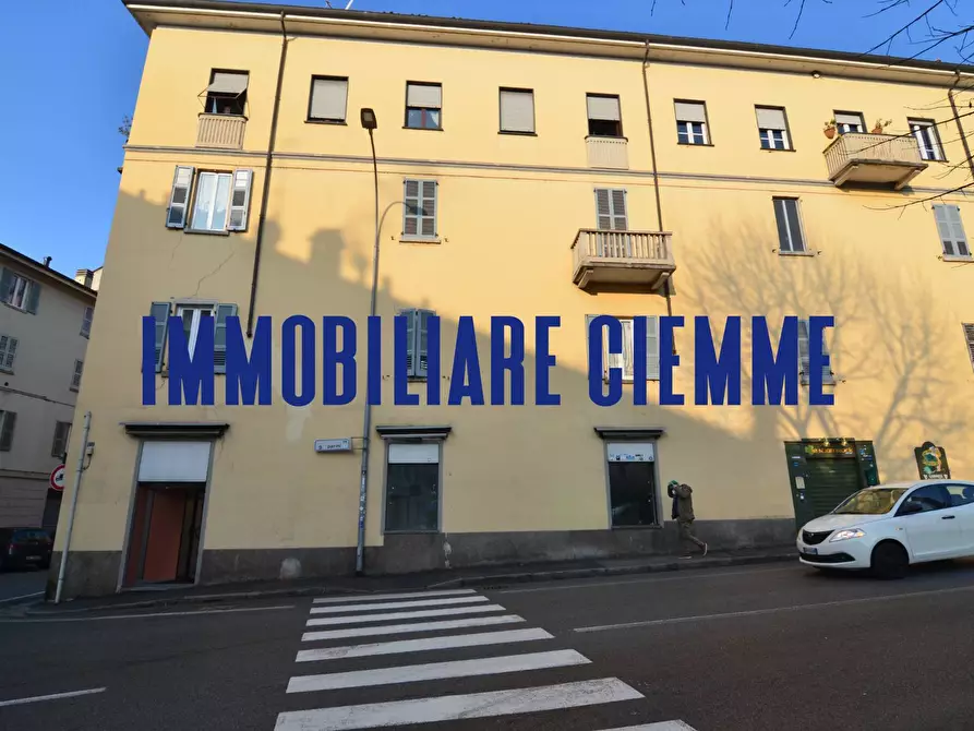 Immagine 21 di Locale commerciale in vendita  in VIA P. NAVA a Lecco