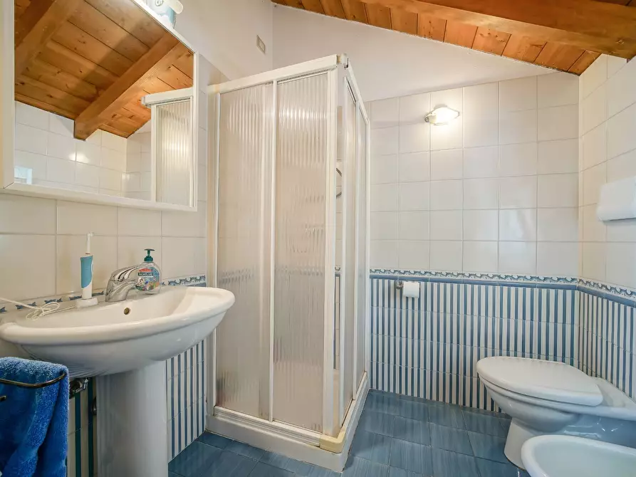 Immagine 22 di Villa in vendita  in VIA AI POGGI a Lecco