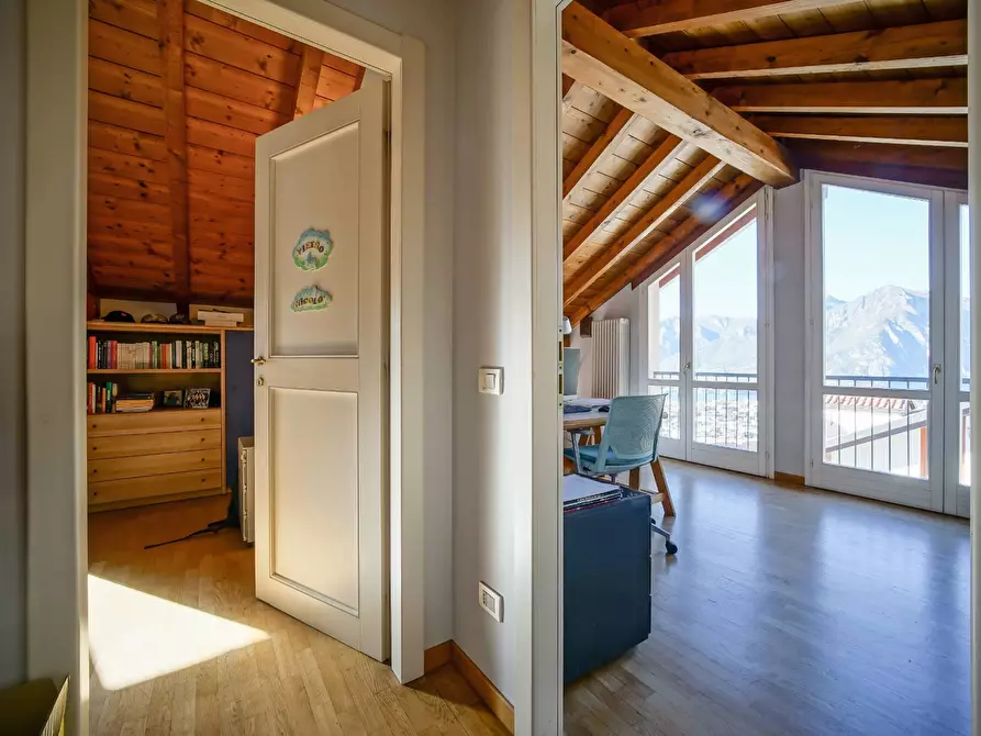 Immagine 23 di Villa in vendita  in VIA AI POGGI a Lecco