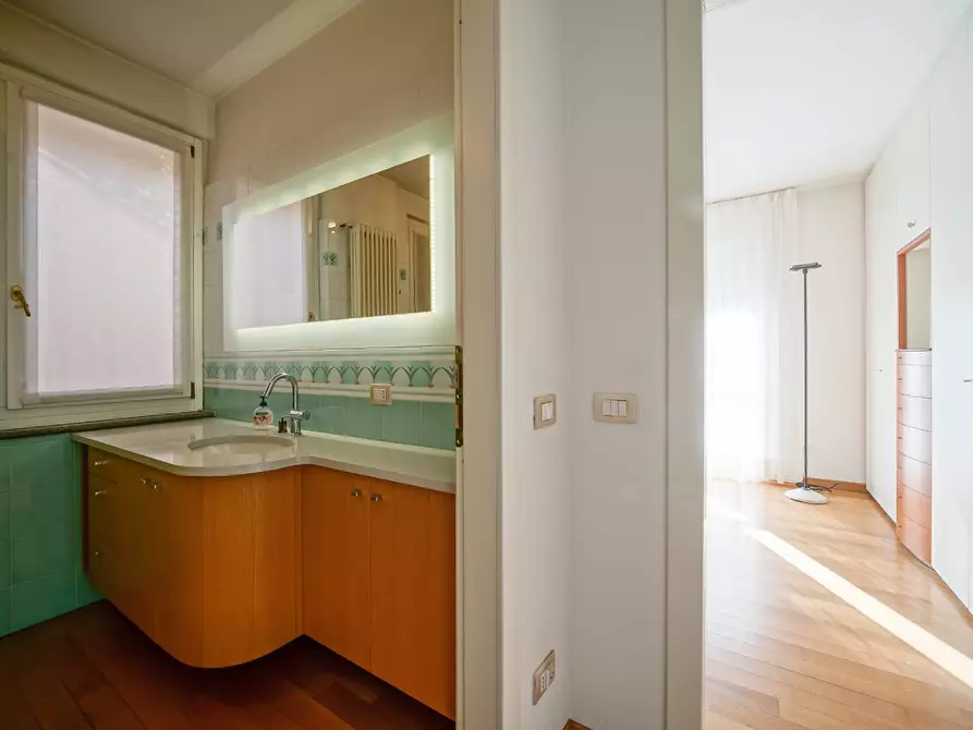 Immagine 24 di Villa in vendita  in VIA AI POGGI a Lecco