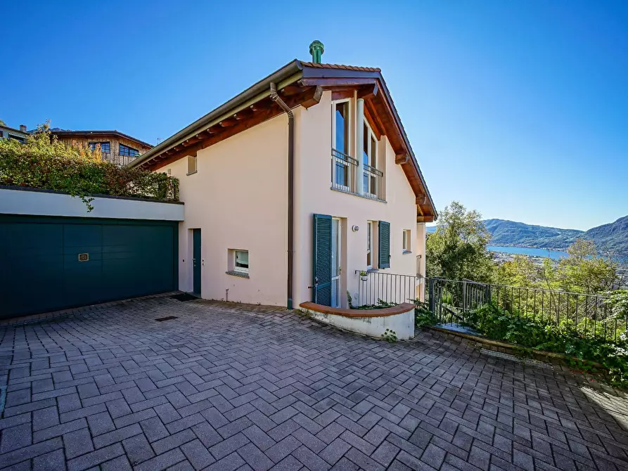 Immagine 30 di Villa in vendita  in VIA AI POGGI a Lecco