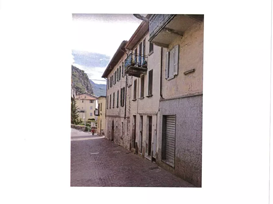Immagine 1 di Appartamento in vendita  in VIA DIAZ a Dervio