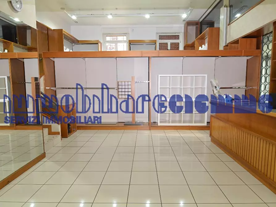 Immagine 14 di Locale commerciale in vendita  in PIAZZA V. VENETO a Calolziocorte