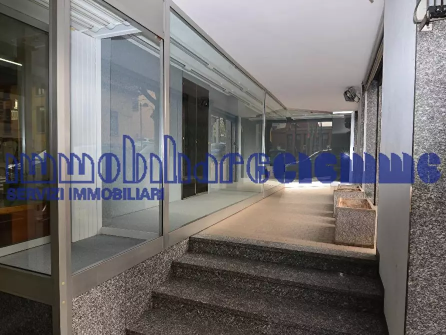 Immagine 15 di Locale commerciale in vendita  in PIAZZA V. VENETO a Calolziocorte