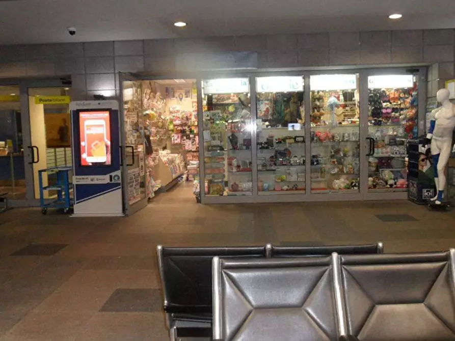 Immagine 7 di Attività commerciale in vendita  in VIA EREMO a Lecco