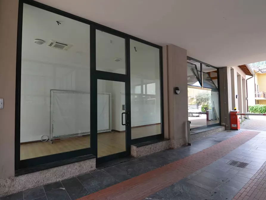 Immagine 8 di Locale commerciale in vendita  in CORSO MARTIRI DELLA LIBERAZIONE a Lecco