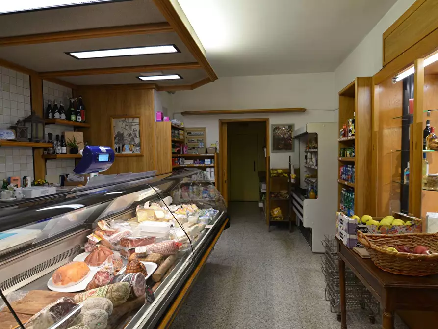 Immagine 4 di Attività commerciale in vendita  in VIA AGUDIO a Malgrate