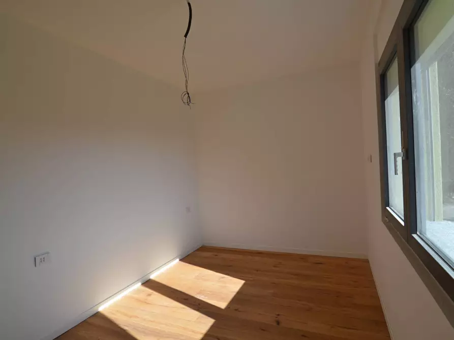 Immagine 8 di Appartamento in vendita  in VIA VALSASSINA a Lecco