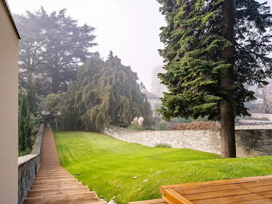 Immagine 8 di Villa in vendita  in viale Penati a Malgrate