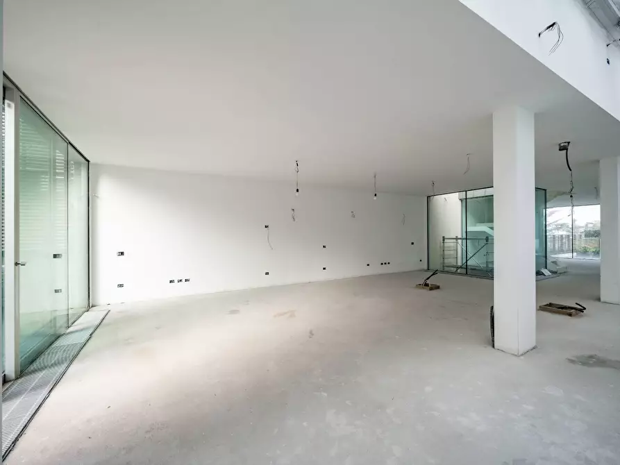 Immagine 10 di Villa in vendita  in viale Penati a Malgrate