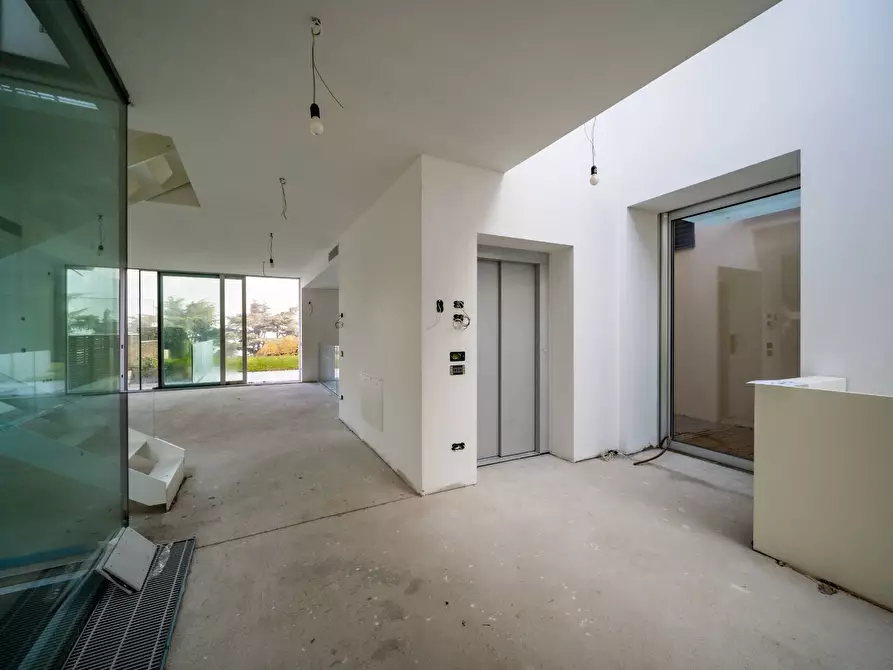 Immagine 12 di Villa in vendita  in viale Penati a Malgrate