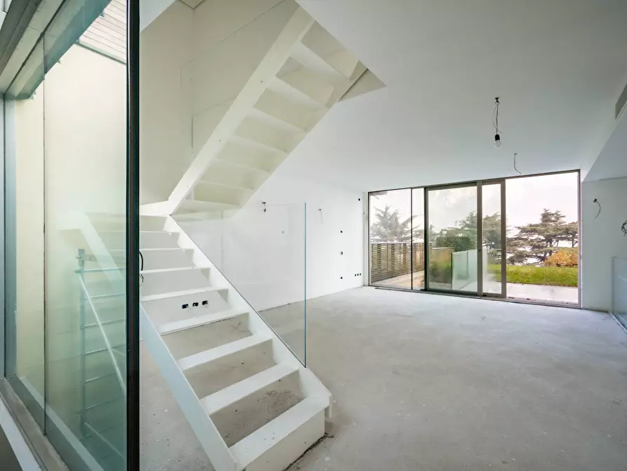 Immagine 13 di Villa in vendita  in viale Penati a Malgrate