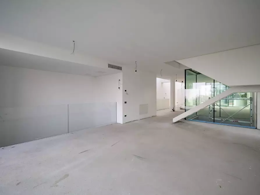 Immagine 14 di Villa in vendita  in viale Penati a Malgrate