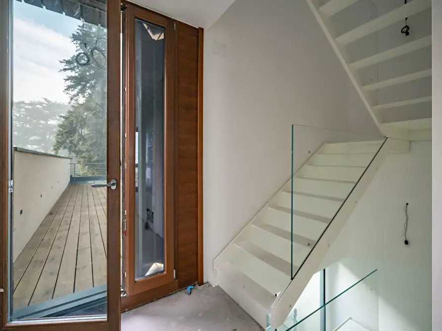 Immagine 15 di Villa in vendita  in viale Penati a Malgrate