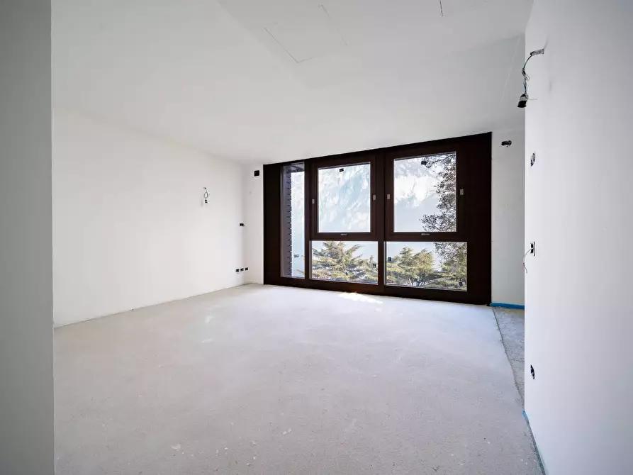 Immagine 22 di Villa in vendita  in viale Penati a Malgrate