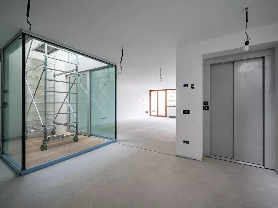 Immagine 27 di Villa in vendita  in viale Penati a Malgrate