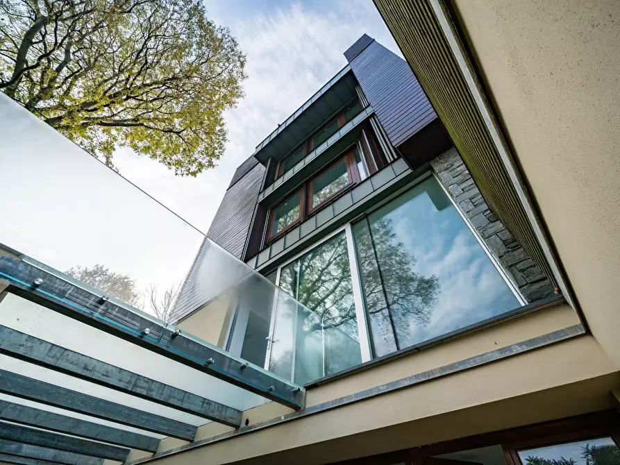 Immagine 4 di Villa in vendita  in viale Penati a Malgrate