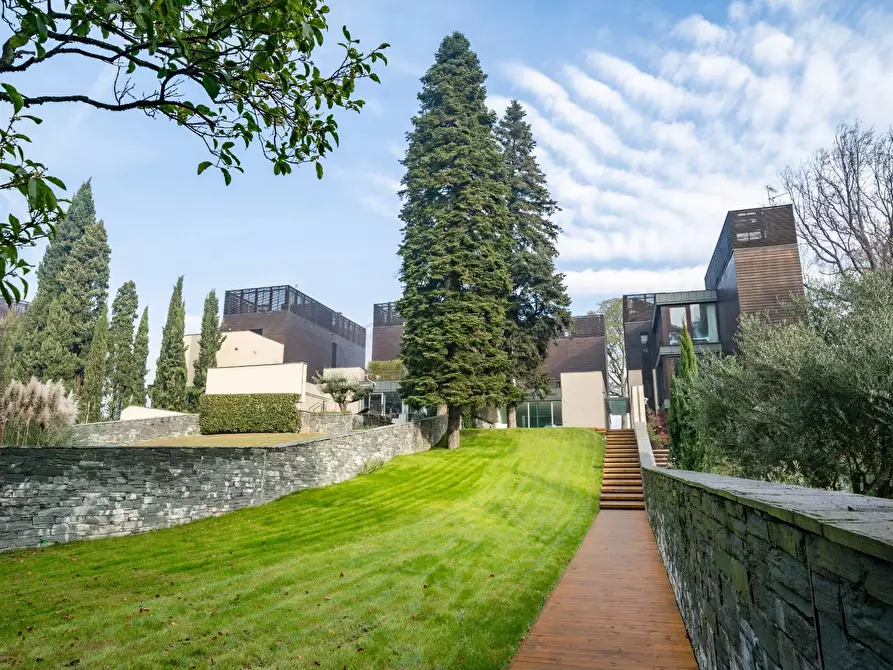 Immagine 9 di Villa in vendita  in viale Penati a Malgrate