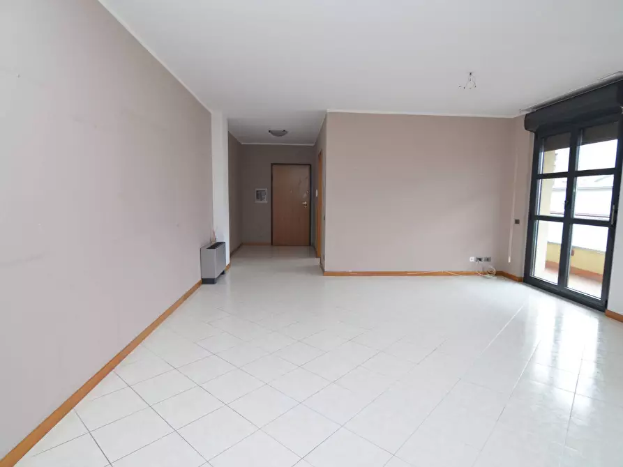 Immagine 2 di Appartamento in vendita  in VIA DELL'ISOLA a Lecco