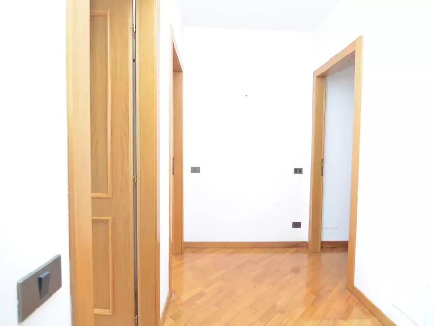 Immagine 10 di Appartamento in vendita  in VIA DELL'ISOLA a Lecco