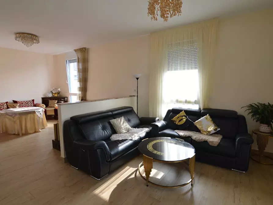 Immagine 4 di Appartamento in vendita  in VIA CAPODISTRIA a Lecco