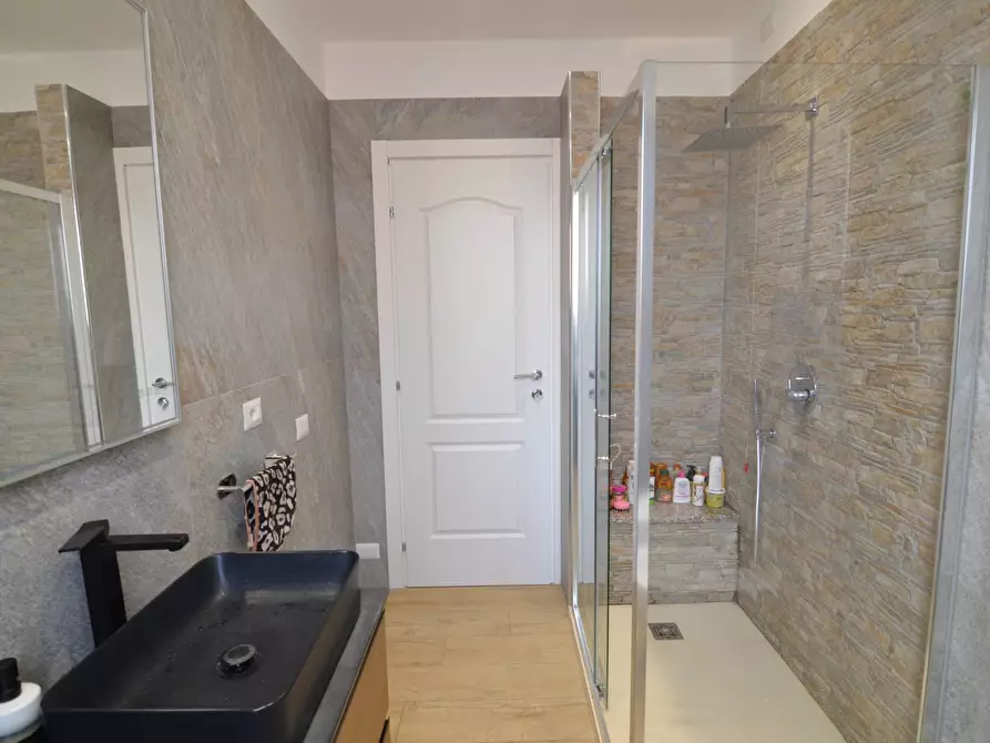 Immagine 18 di Appartamento in vendita  in VIA CAPODISTRIA a Lecco